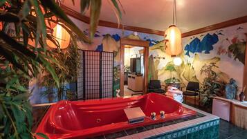 Room (Oriental Gardens) | Bathroom | Combined shower/tub, jetted tub, rainfall showerhead, free toiletries
