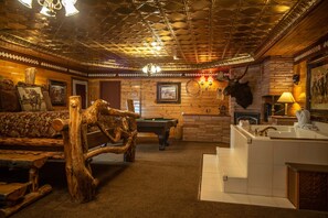 Room (Jesse James Hideout)