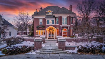 Fachada de la propiedad