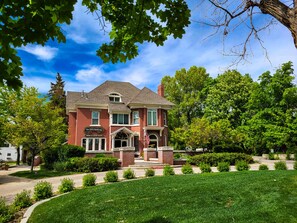 Front of property - The Anniversary Inn Logan (Logan)