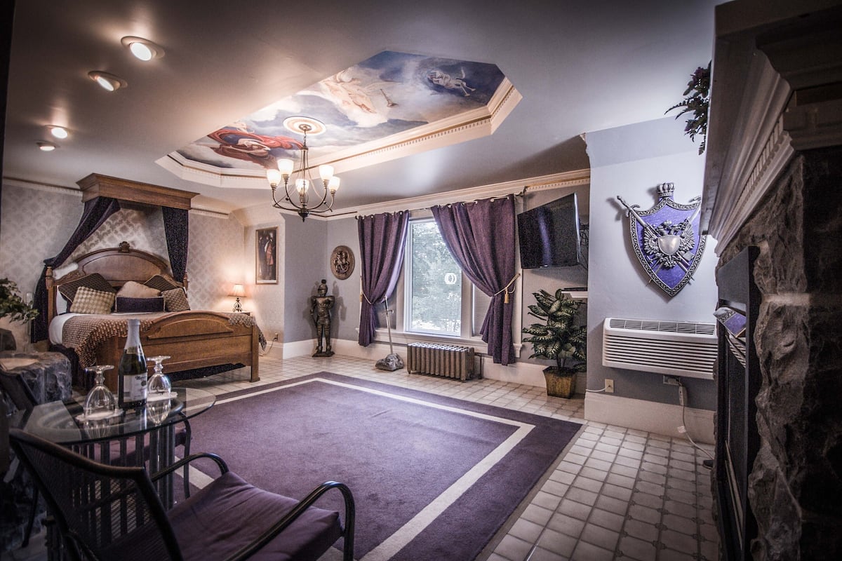 Rum - 1 queensize-säng (King Arthurs Castle) | Sängtillbehör av högsta kvalitet, individuell inredning och unika möbler