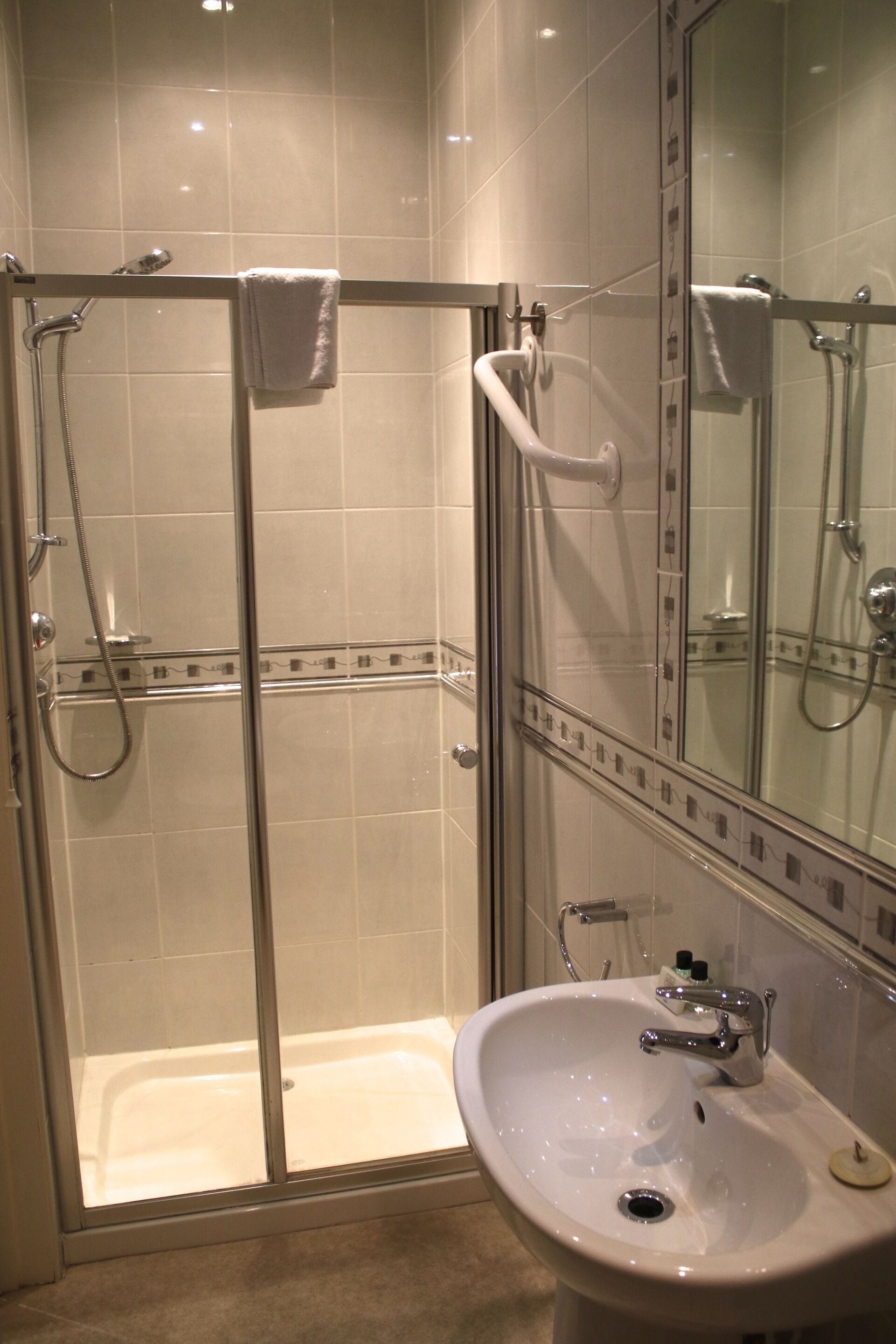 Basic Double Room, Ensuite | Bathroom