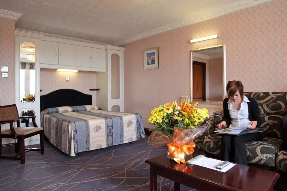 1 bedroom, iron/ironing board