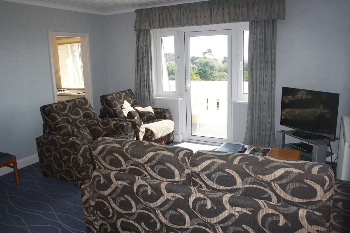 1 bedroom, iron/ironing board