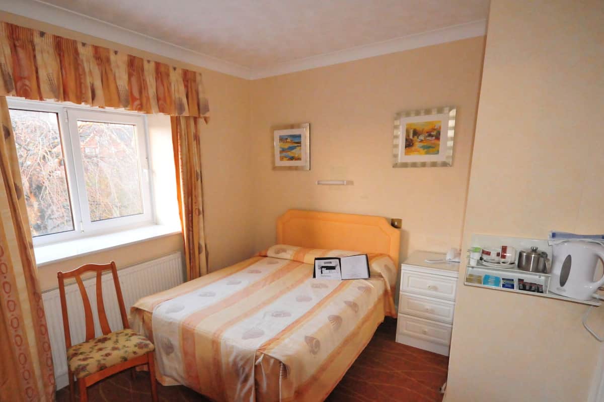 Basic Double Room, Ensuite
