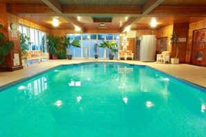 Indoor pool, outdoor pool - The Devoncourt Resort (Exmouth)