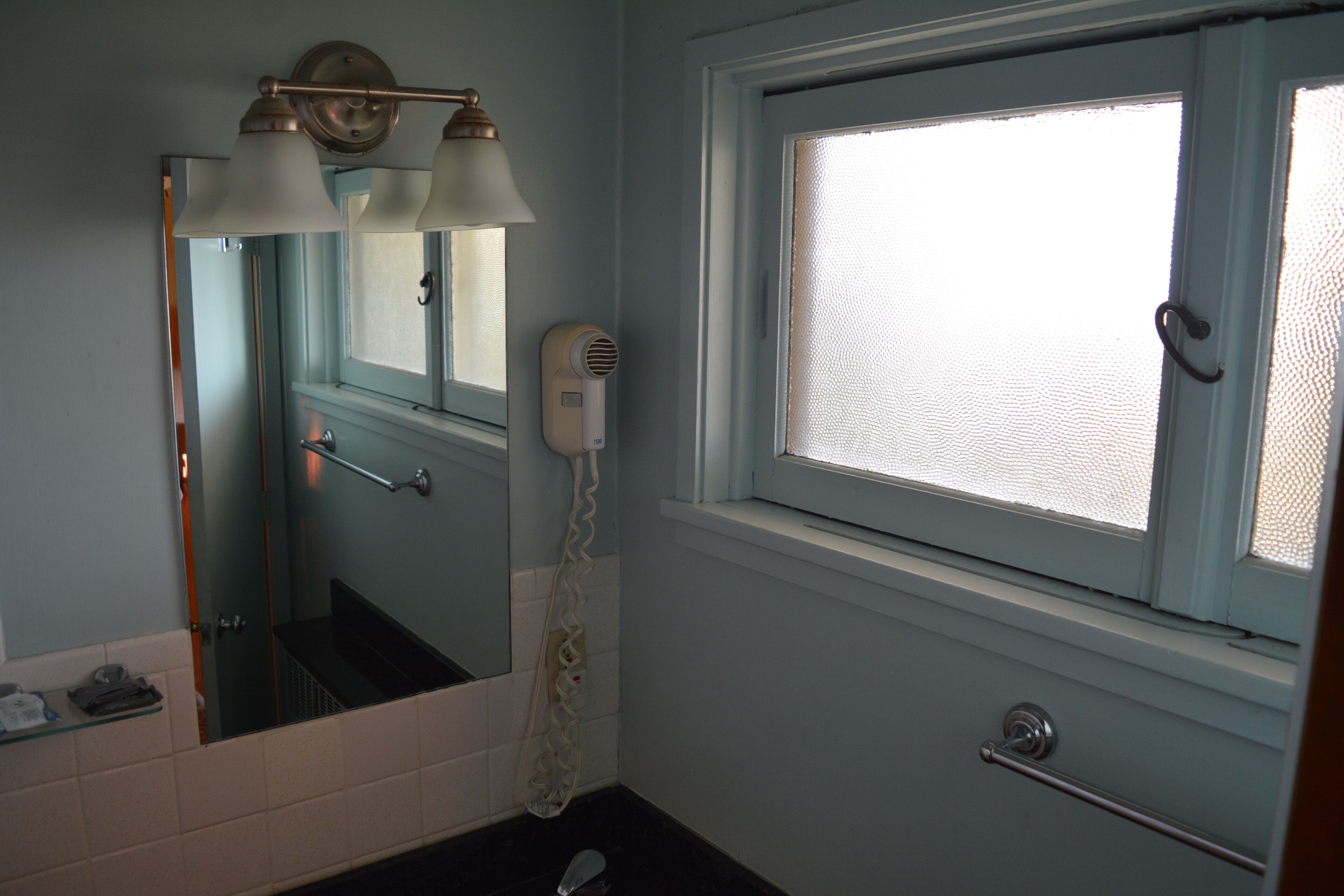 Standard Room, Multiple Beds, Non Smoking | Bathroom