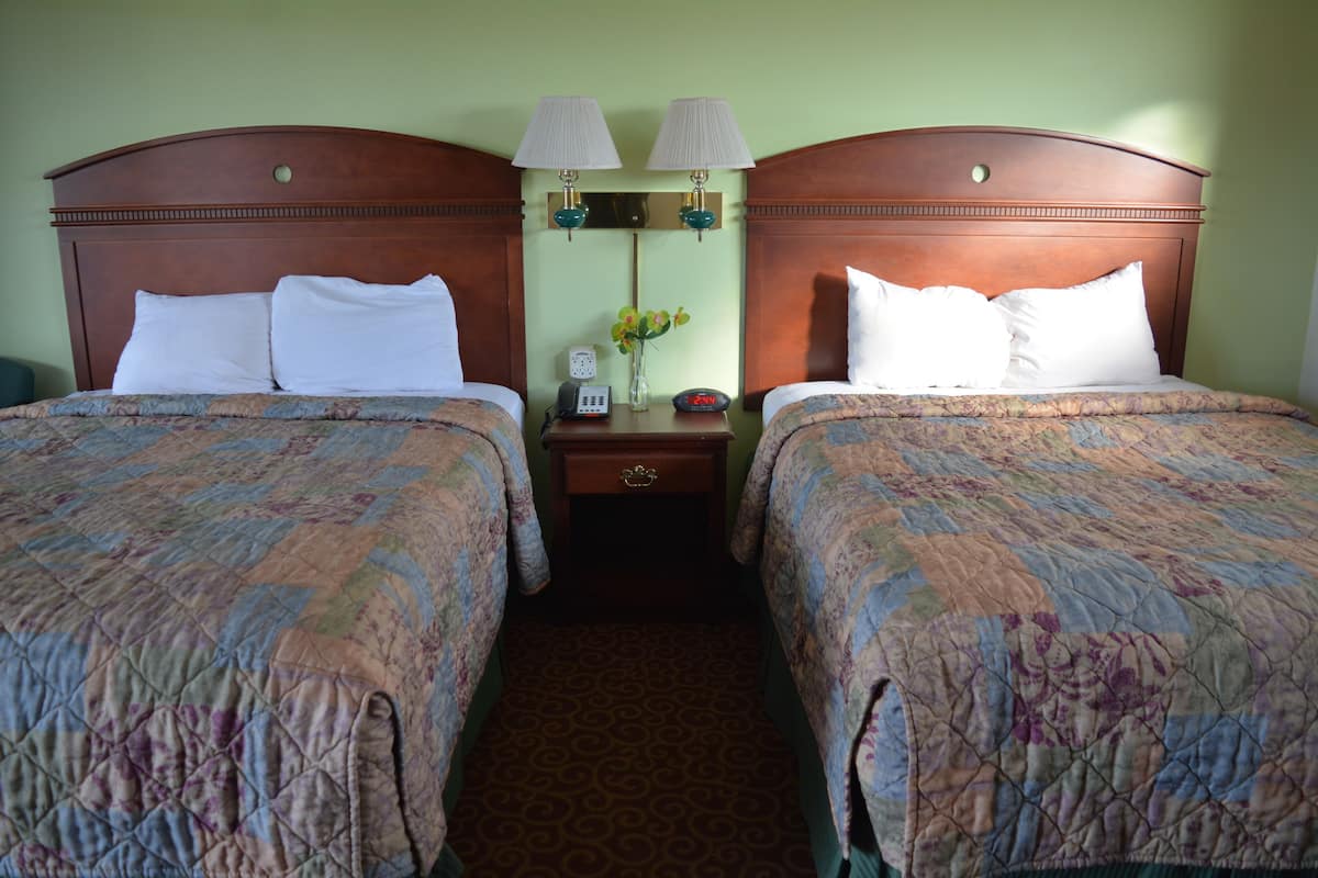 Standard Room, 2 Queen Beds, Non Smoking | Desk, iron/ironing board (on request), WiFi (free)