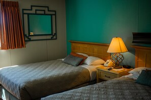 Premium bedding, in-room safe, iron/ironing board, free WiFi - Kokopelli Inn (Bluff)