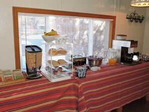 Breakfast area - Kokopelli Inn (Bluff)