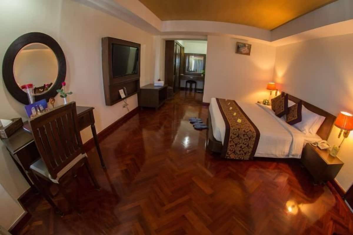 1 bedroom, minibar, in-room safe, desk