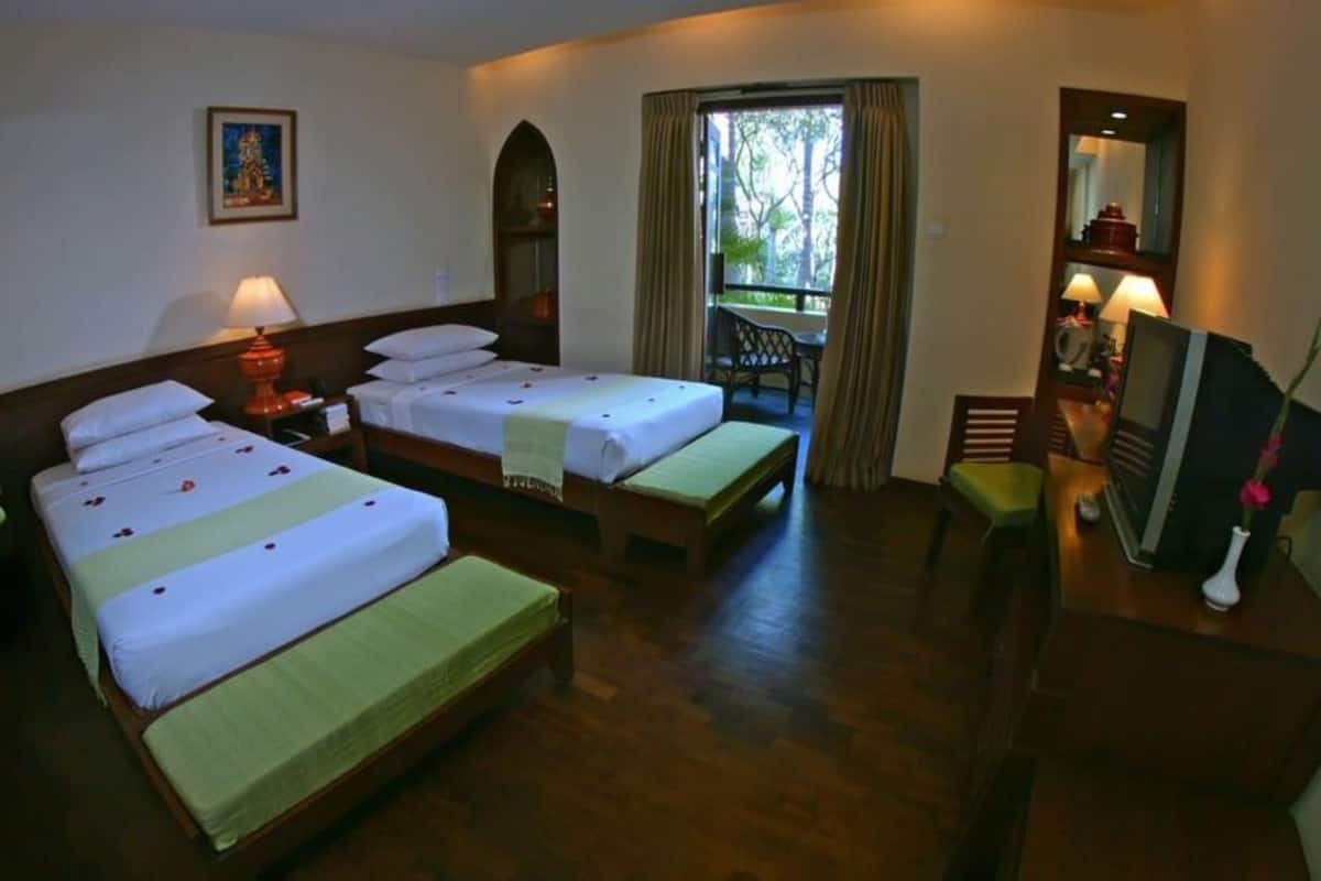 Free minibar items, in-room safe, desk, blackout curtains