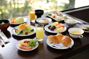 Desayuno buffet todos los días (con cargo) 