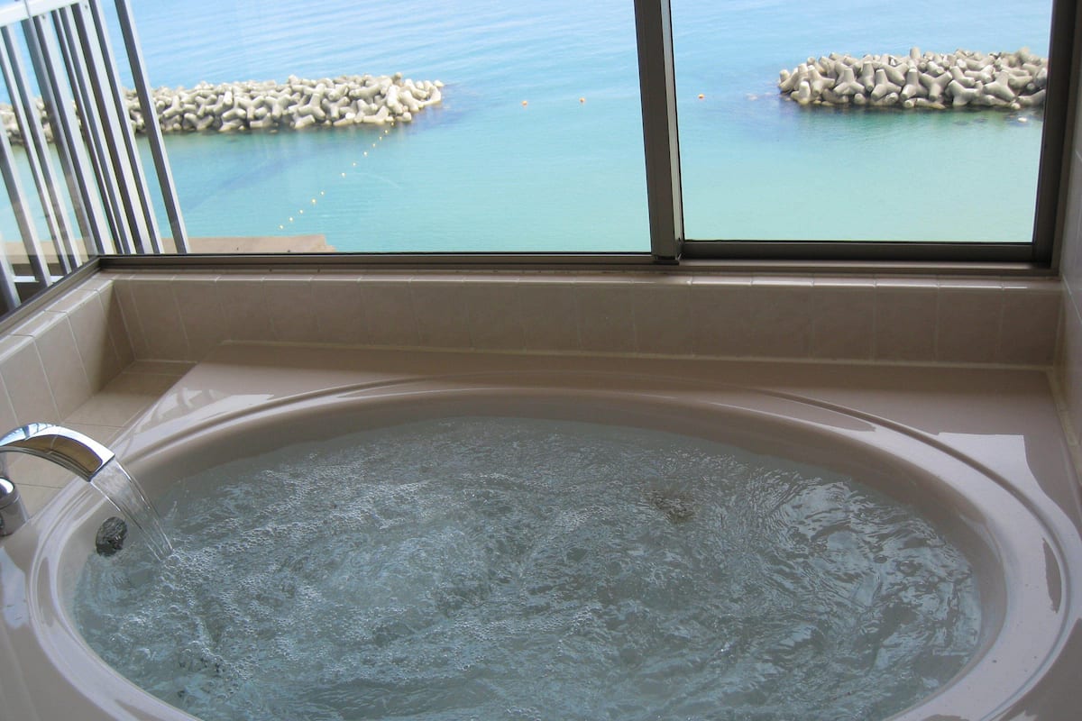 japanese style room for 5 people with sea view jetted tub | jetted bathtub