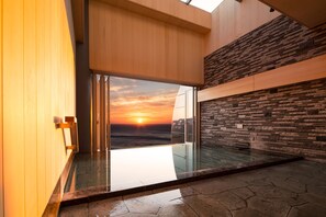 Indoor spa tub - Hoshino Resorts RISONARE Atami (Atami)