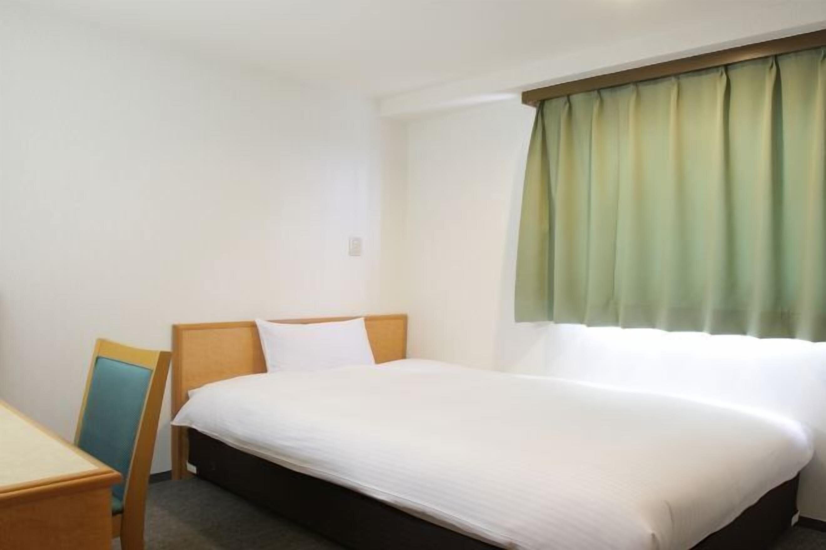 Desk, blackout drapes, free WiFi, bed sheets