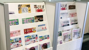 A display of magazines and books in a library or bookstore setting. - Hotel Green Palace (Sendai)