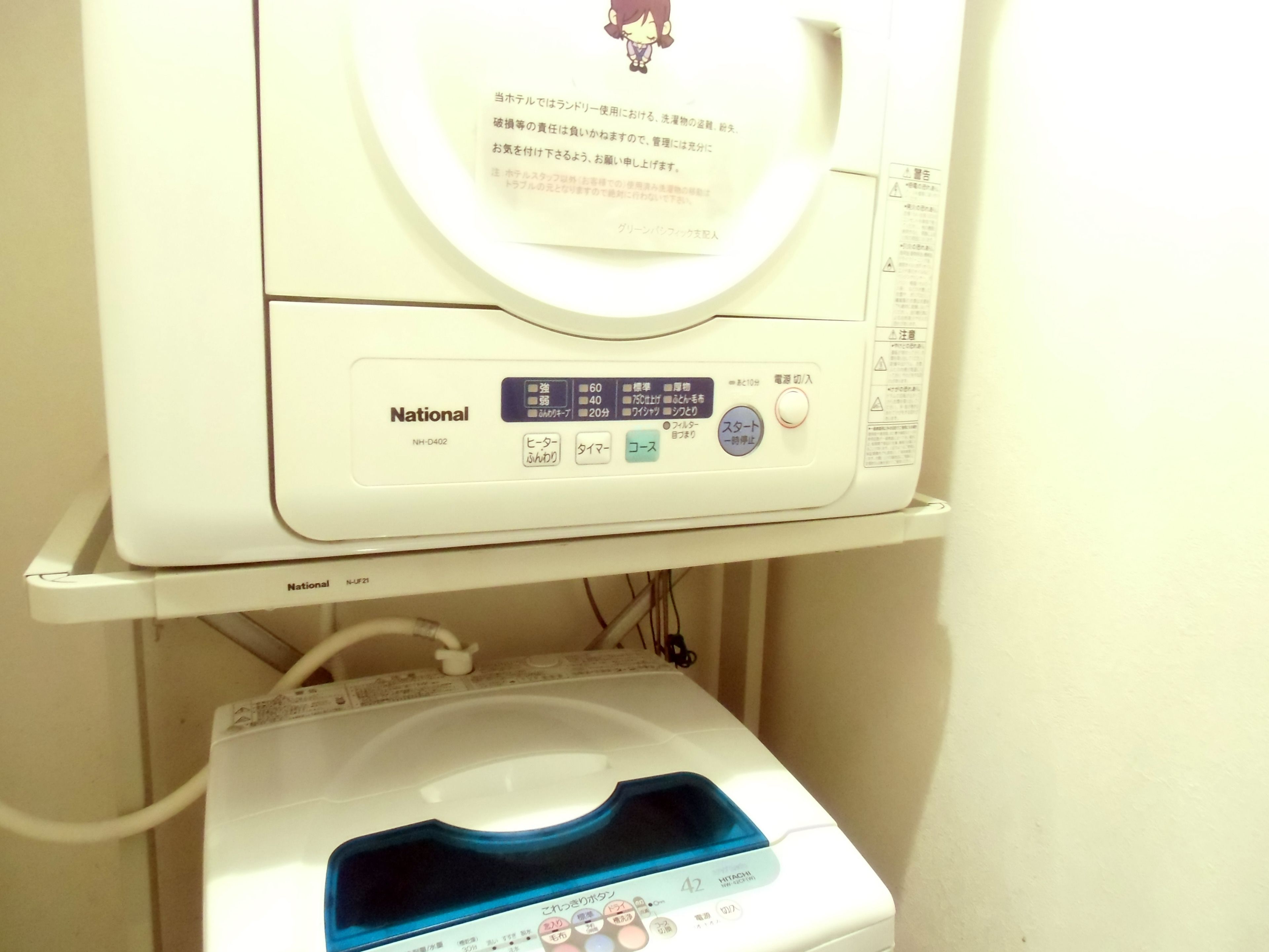 A medical device with Japanese text and a digital display.