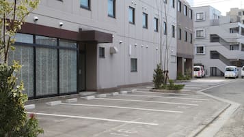 Self-parking (surcharge) 600 per night