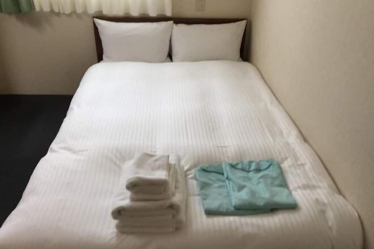 Schreibtisch, Verdunkelungsvorhänge, kostenloses WLAN, Bettwäsche