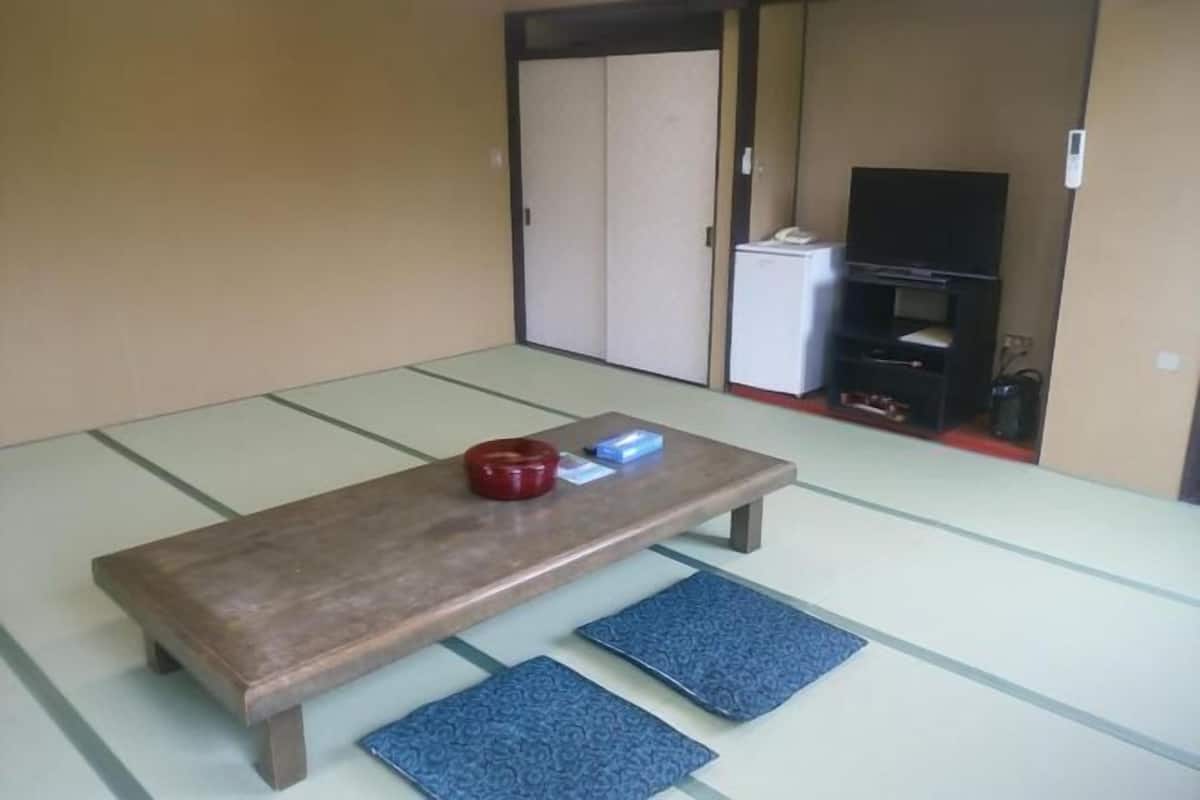Dining | Breakfast and dinner served, Japanese cuisine