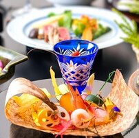 Comida y bebida