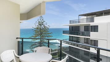 3 Bedroom Low Floor Partial Ocean View | ํ
๋ผ์ค/ํํฐ์ค