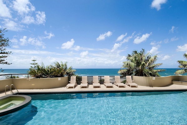 AuĂenpool, LiegestĂŒhle