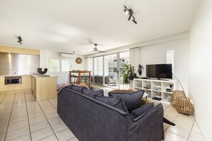 Apartment 15 - 3 Bedroom Pool and Garden View | In-room safe, individually decorated, individually furnished - The Cove Noosa (Noosa Heads)