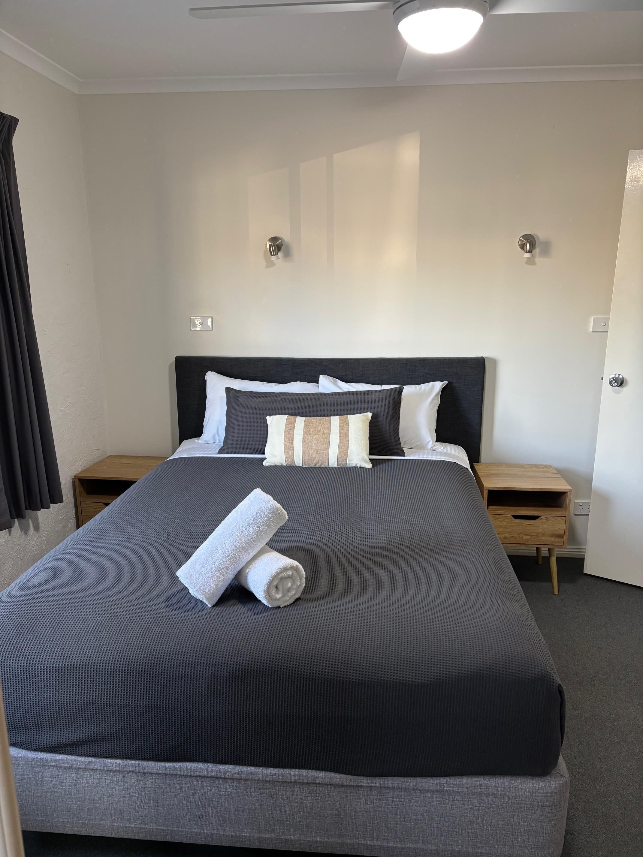 Deluxe Apartment, 2 Bedrooms, Lake View (Downstairs) | Blackout drapes, soundproofing, iron/ironing board, free WiFi