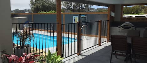 Piscina all'aperto, una piscina riscaldata