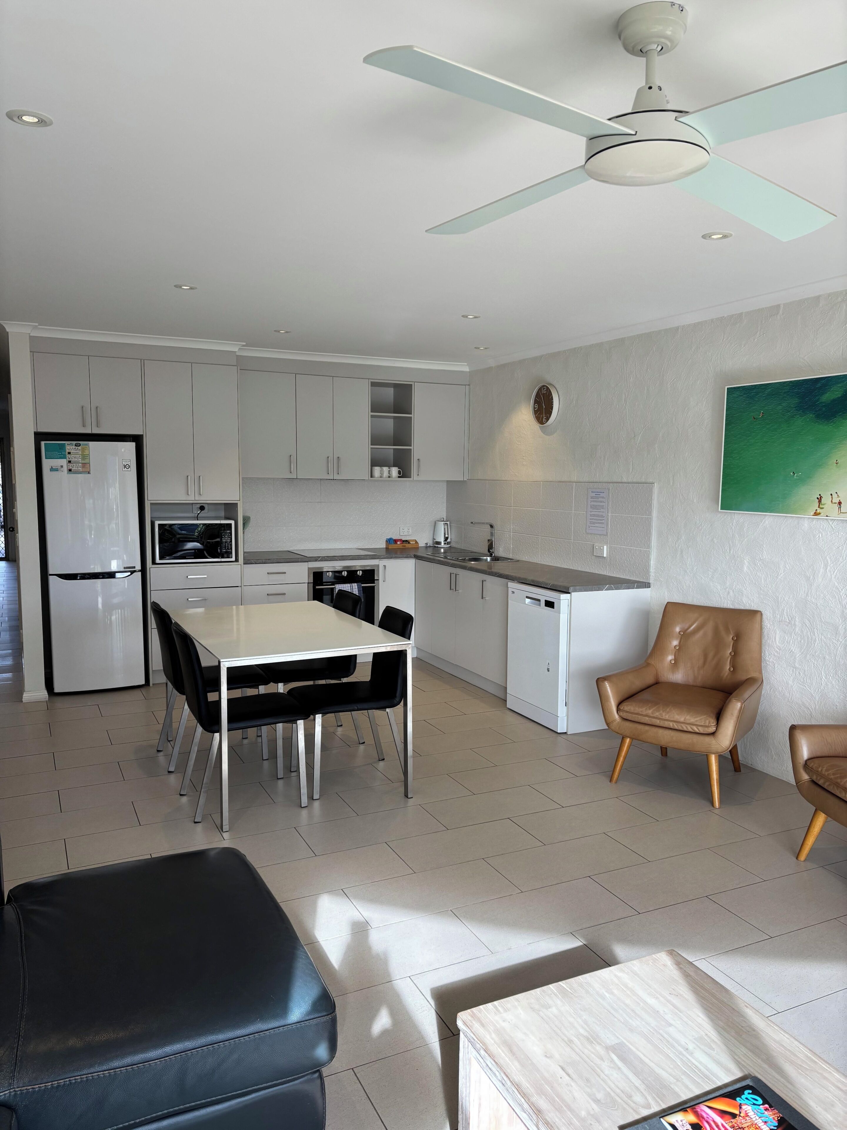 Deluxe Apartment, 2 Bedrooms, Lake View (Downstairs) | Private kitchen | Full-size fridge, microwave, oven, stovetop
