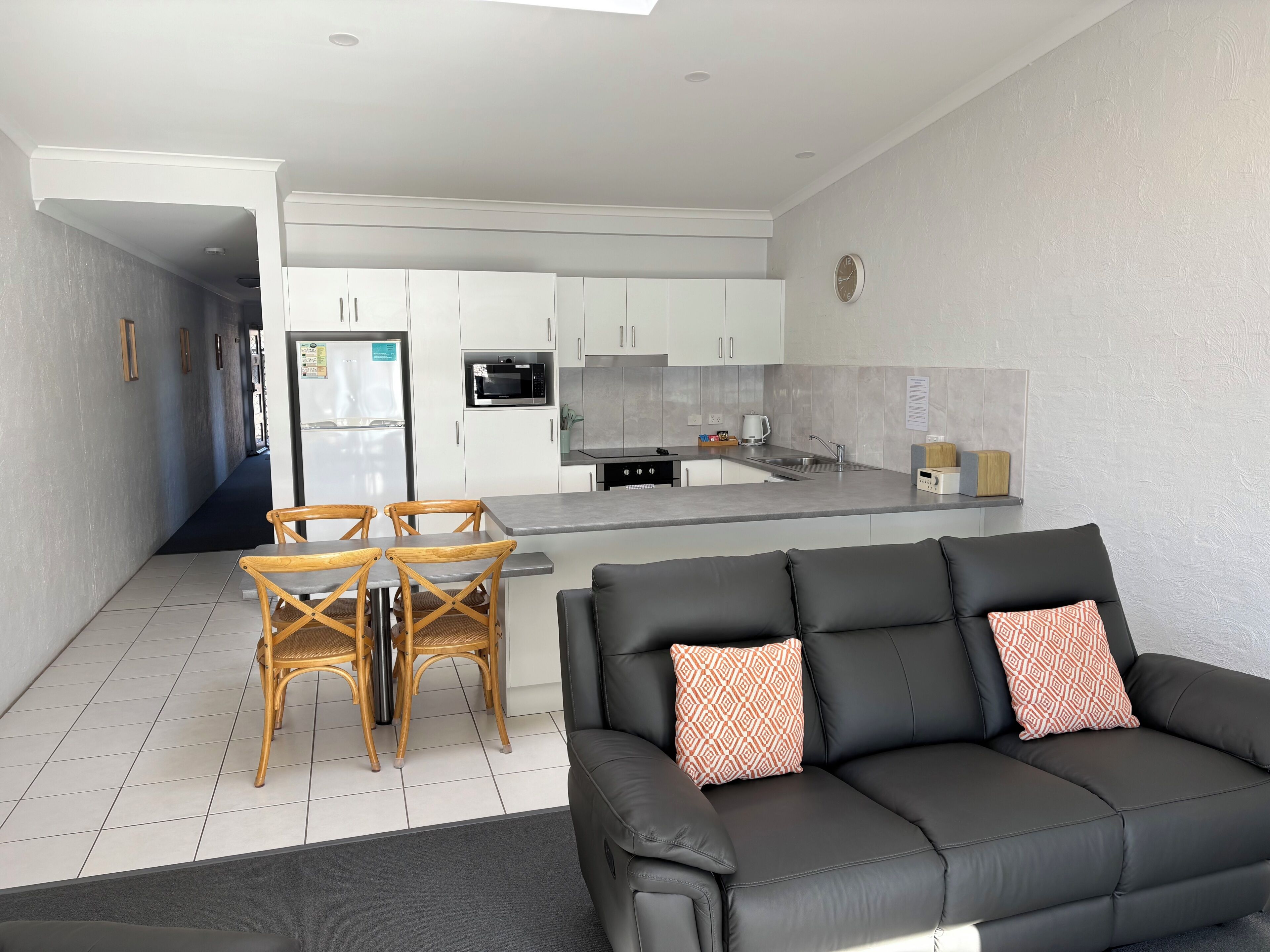 Deluxe Apartment, 2 Bedrooms, Lake View (Upstairs) | Private kitchen | Full-size fridge, microwave, oven, stovetop