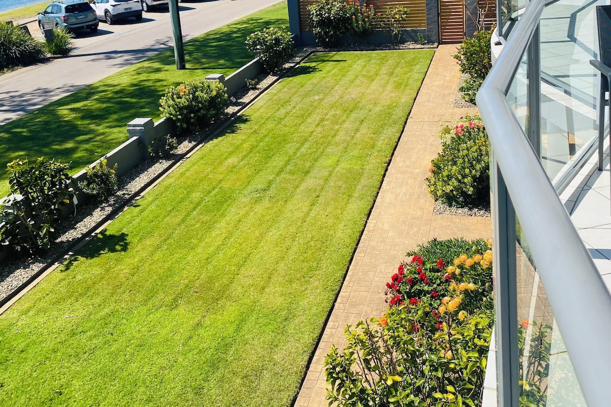 Blackout drapes, soundproofing, iron/ironing board, free WiFi