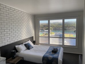 Sea View Twin Room | Iron/ironing board, free WiFi, bed sheets
