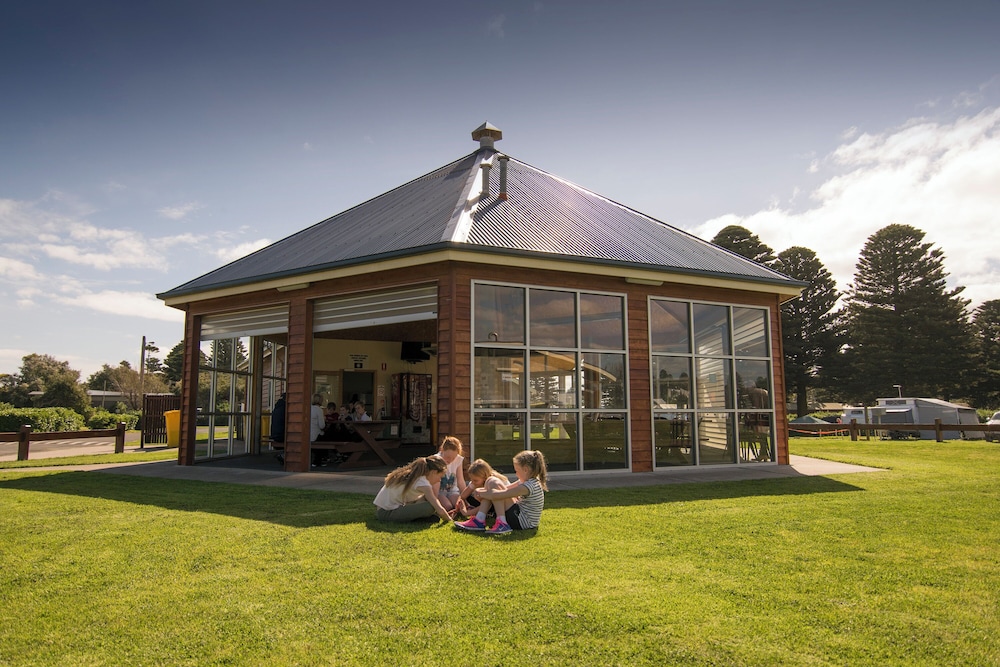 Surfside Holiday Park by null