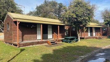 2 bedrooms, individually furnished, iron/ironing board, free WiFi