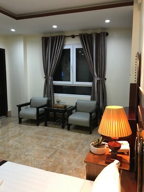 Superior Double or Twin Room | Een minibar, individueel gemeubileerd, een bureau