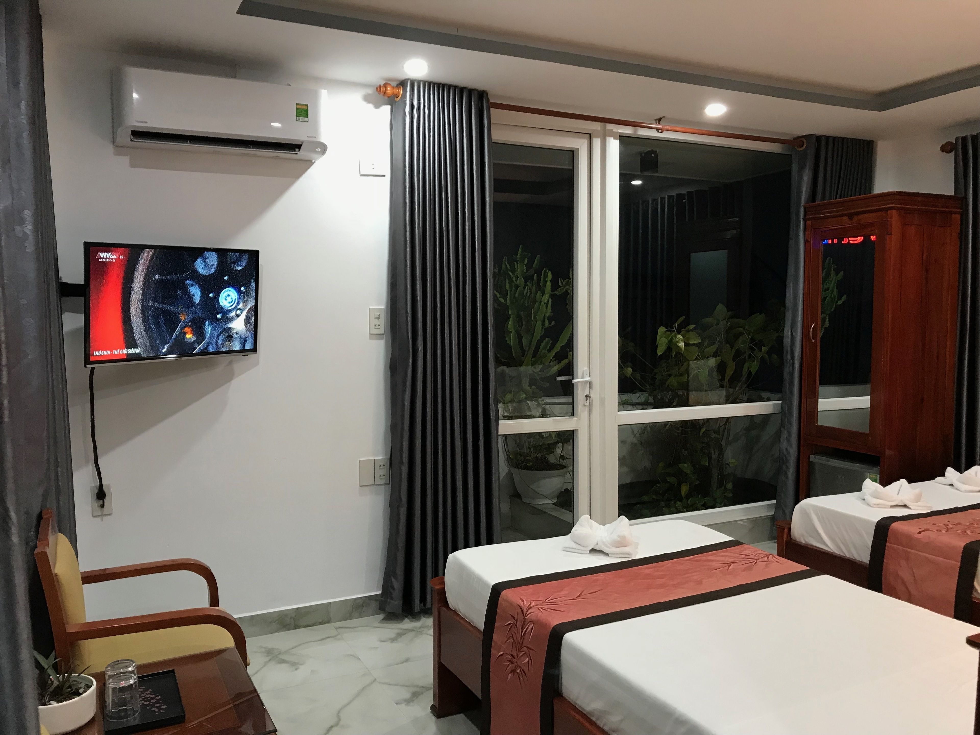superior double or twin room | minibar, individually furnished, desk, blackout curtains