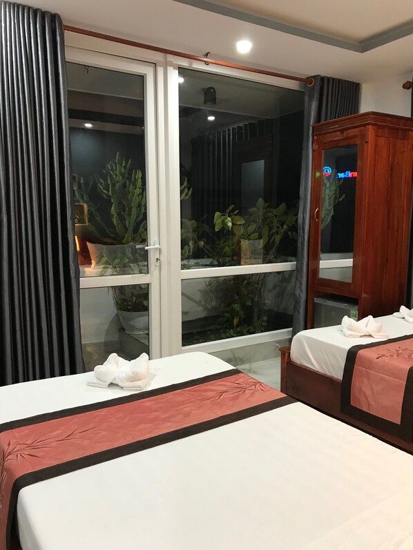 Superior Double or Twin Room | Minibar, muebles diferentes, escritorio y cortinas blackout 