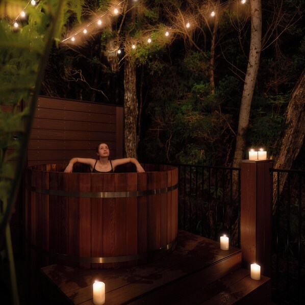 Rainforest Suites | Private spa tub - Risby Cove (Strahan)