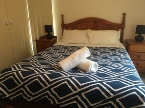 Iron/ironing board, cribs/infant beds, rollaway beds, WiFi - Santa Fe Apartments (Labrador)