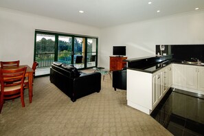 标准套房, 简易厨房 | 客房内保险箱、免费 WiFi、床单