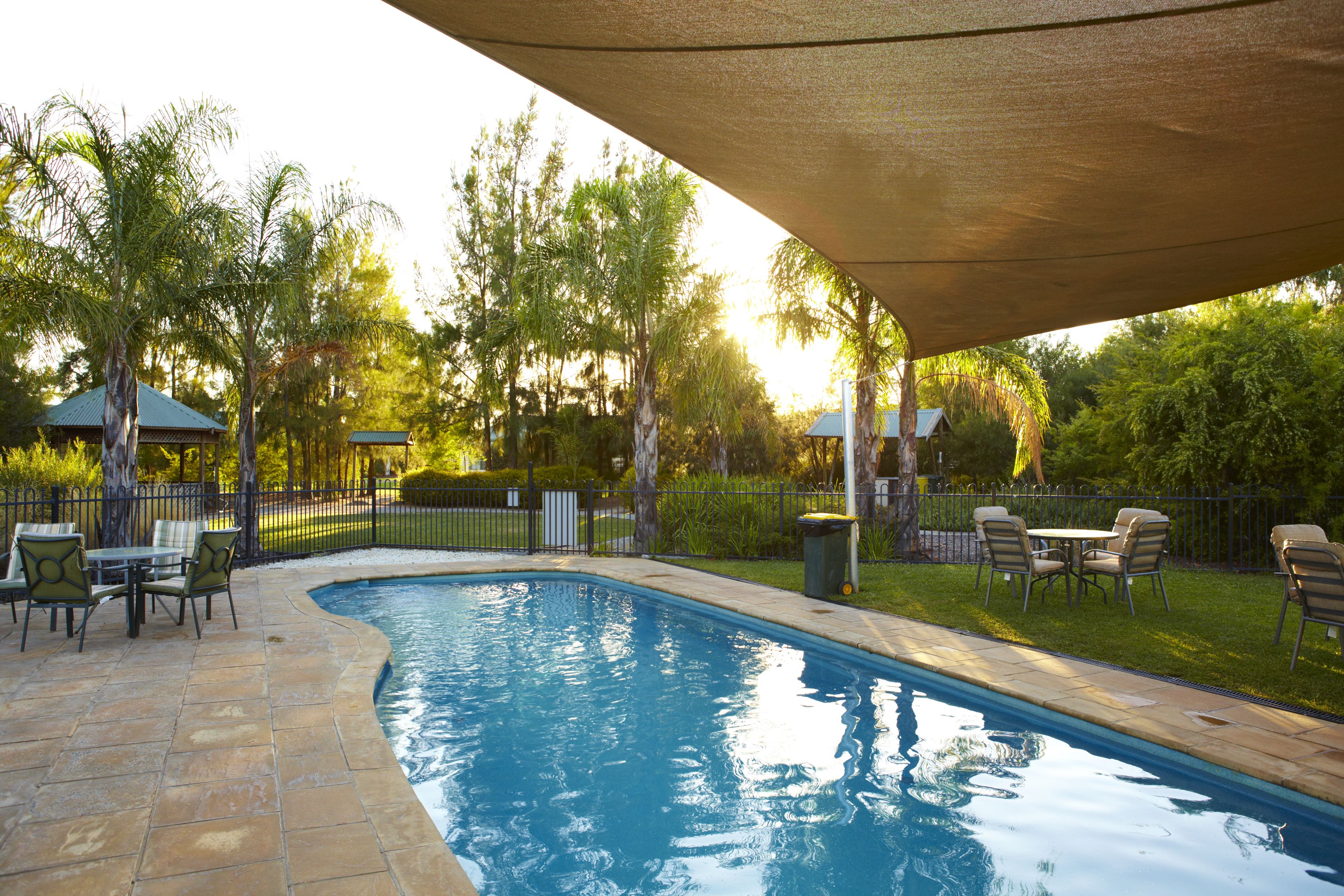 2 outdoor pools
