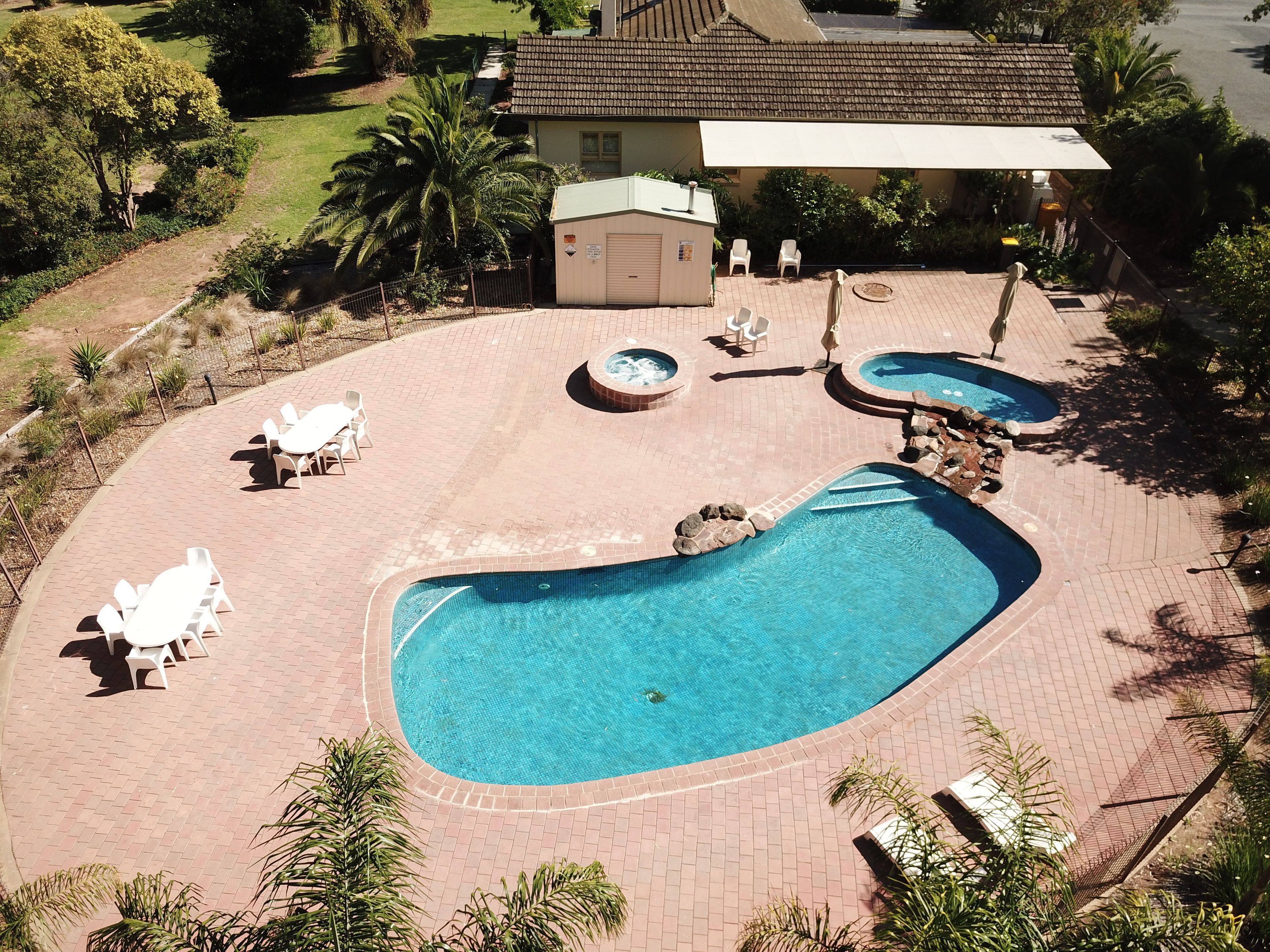 2 outdoor pools