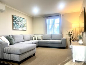 2 Bedroom Deluxe Garden View 5 | Living area