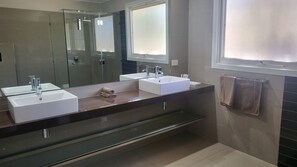 2 Bedroom Deluxe River View 20 | Bathroom | Hair dryer, towels, toilet paper