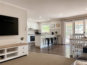 2 Bedroom Deluxe Garden View 5 | Living area