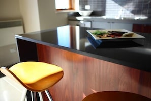 Full-size fridge, microwave, stovetop, dishwasher