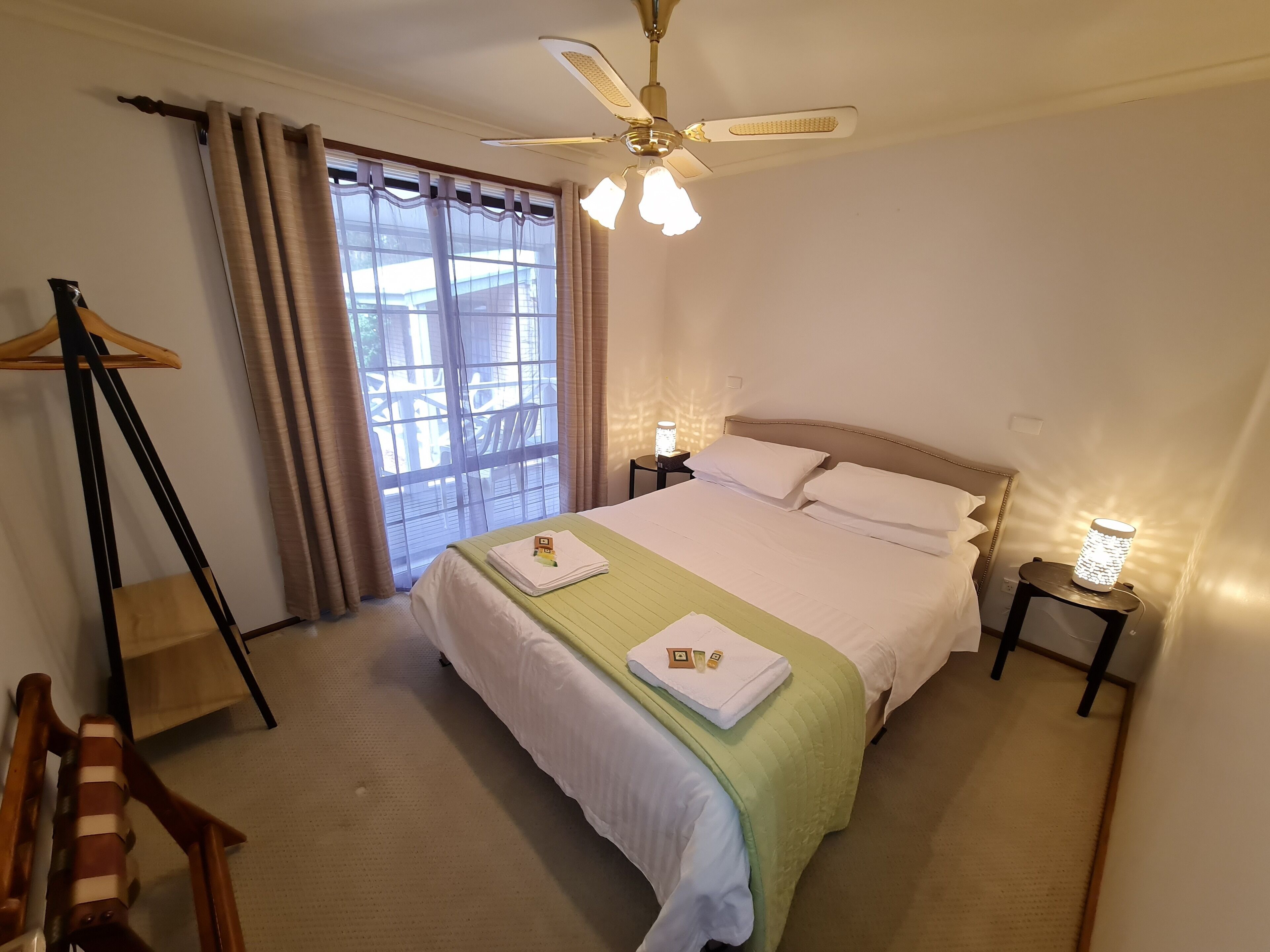 Cottage, 2 Bedrooms, Fireplace (Jacaranda Cottage) | Iron/ironing board, free cribs/infant beds, bed sheets